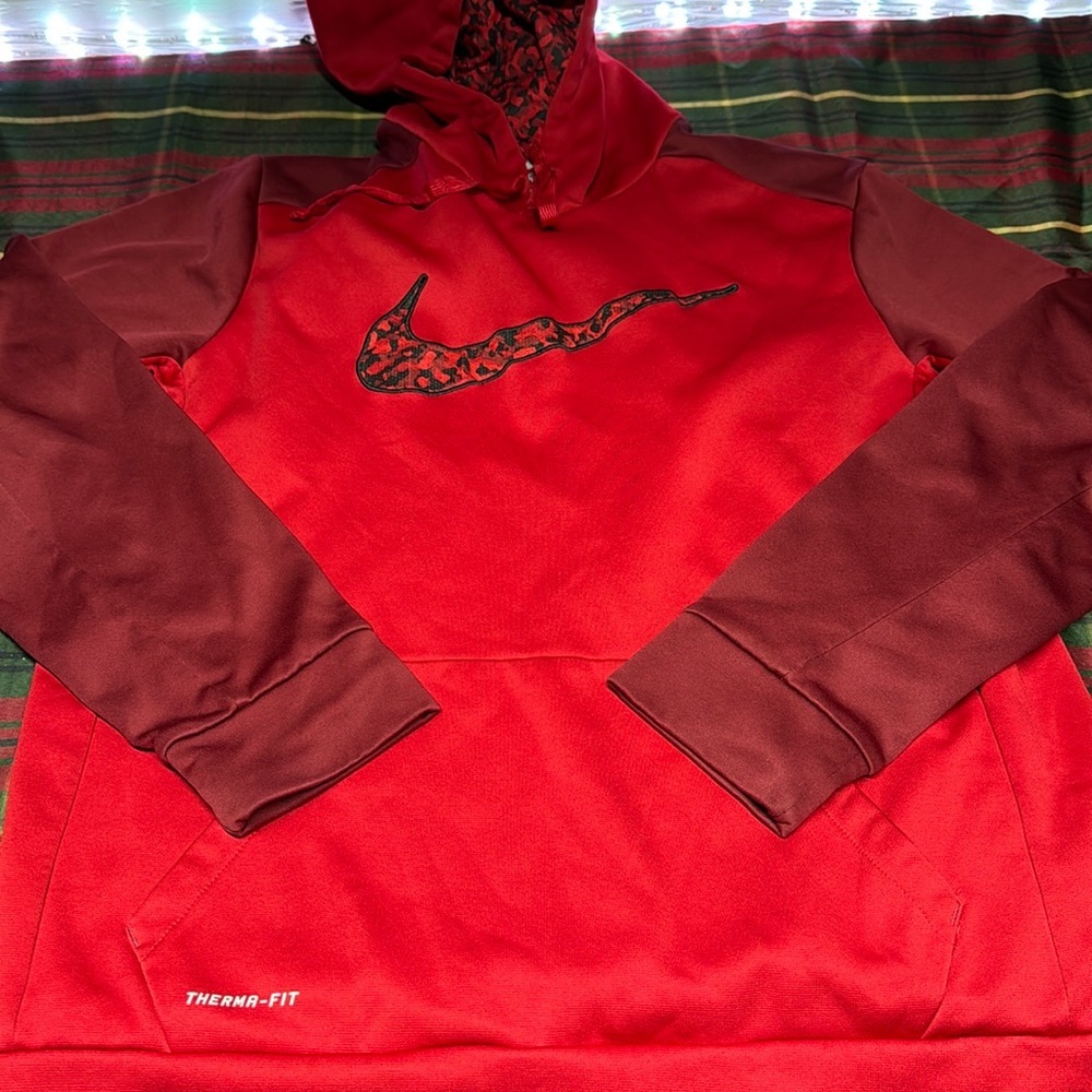 Men’s Nike size large Therma fit hoodie